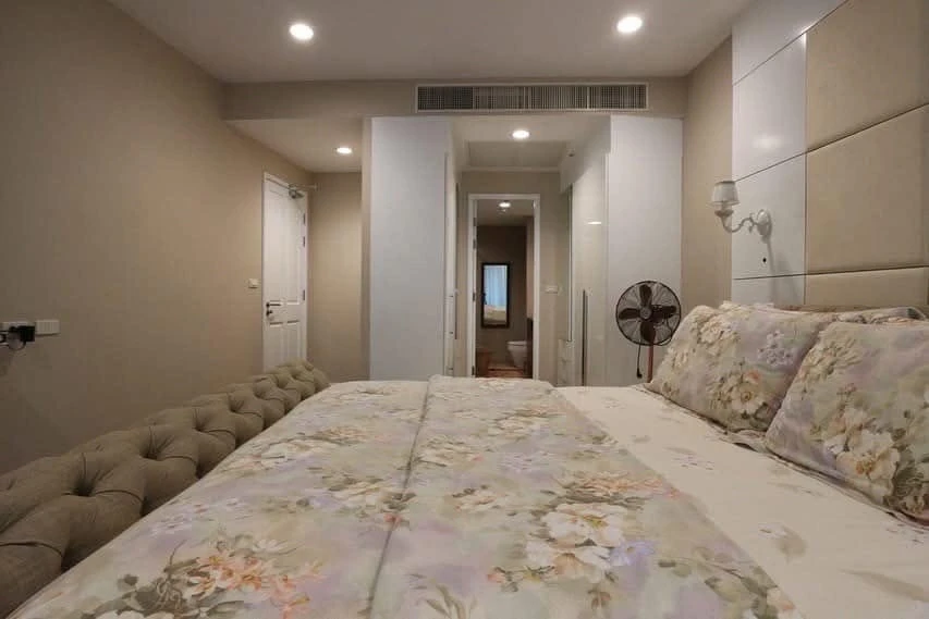 Condo for sale, Baan Ratchaprasong, spacious room, comes with usable space, good price, hurry to reserve now.