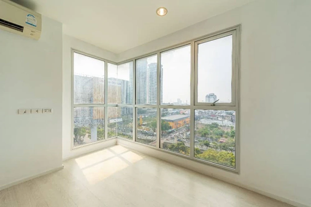 Condo for sale: Rhythm Sathorn - Narathiwat. Corner unit with river view. High floor, good ventilation, private corner unit. Don't miss out!