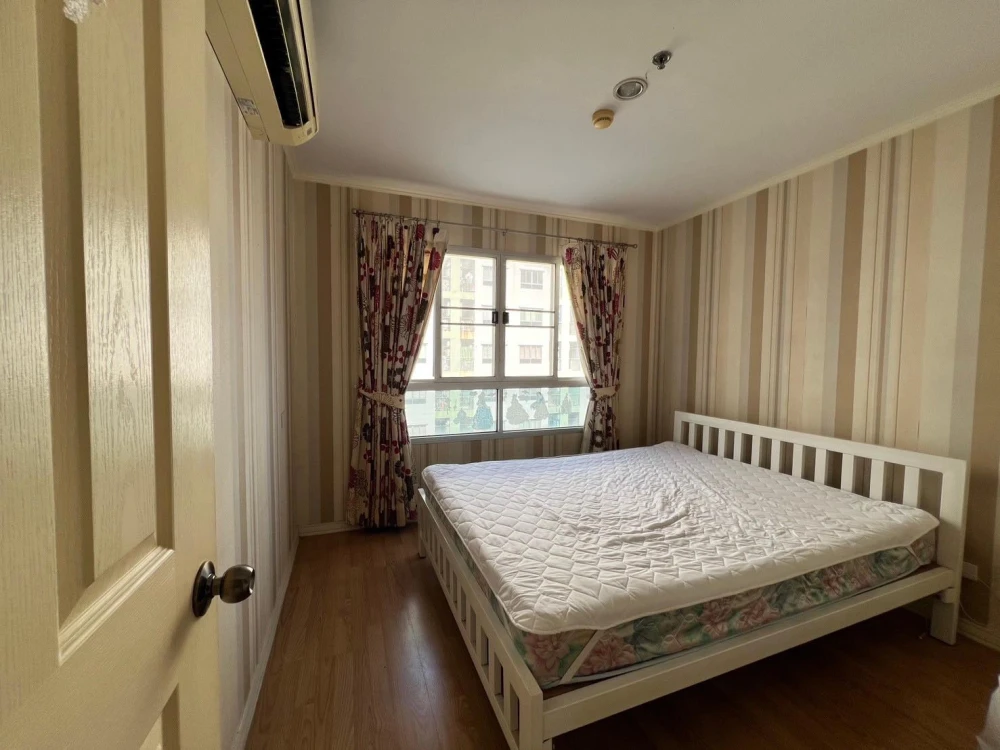 Condo for rent/sale: Lumpini Ville Ramintra-Lak Si, room with good wallpaper, great price, buy now.