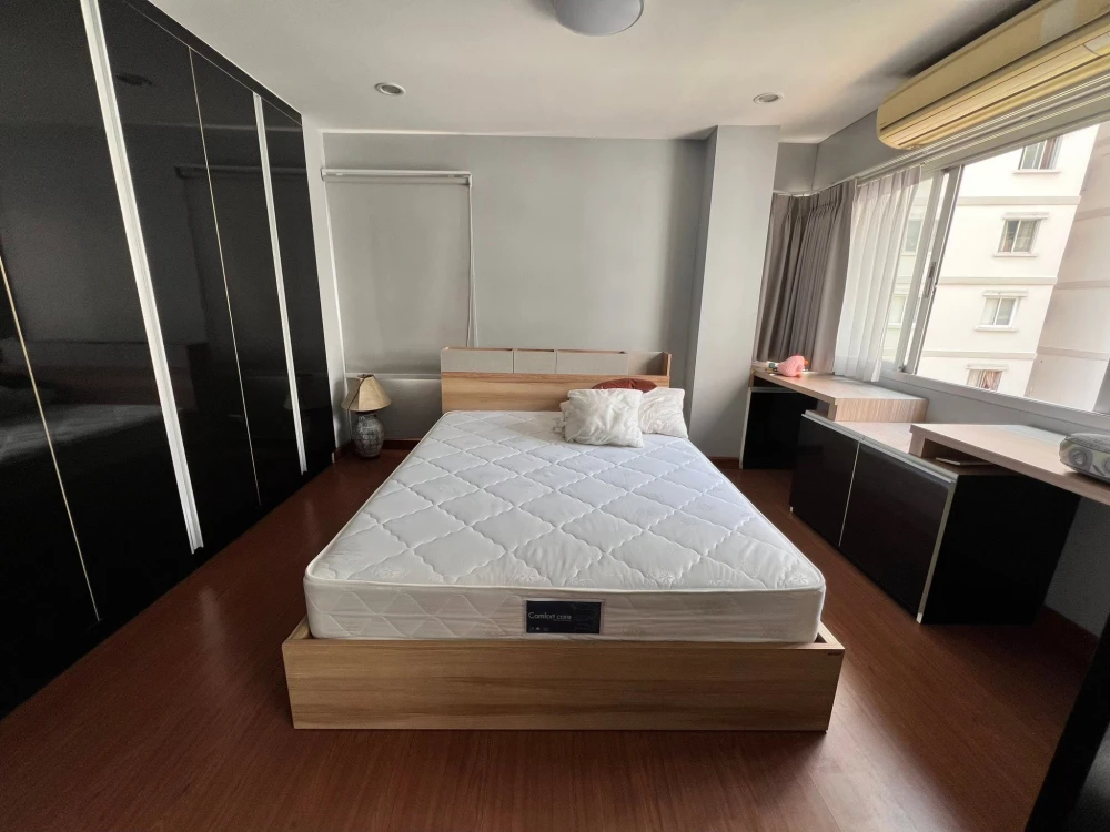For sale: Condo One X Sathorn Narathiwat, corner room, has windows on 2 sides, good ventilation, book now before you miss out++