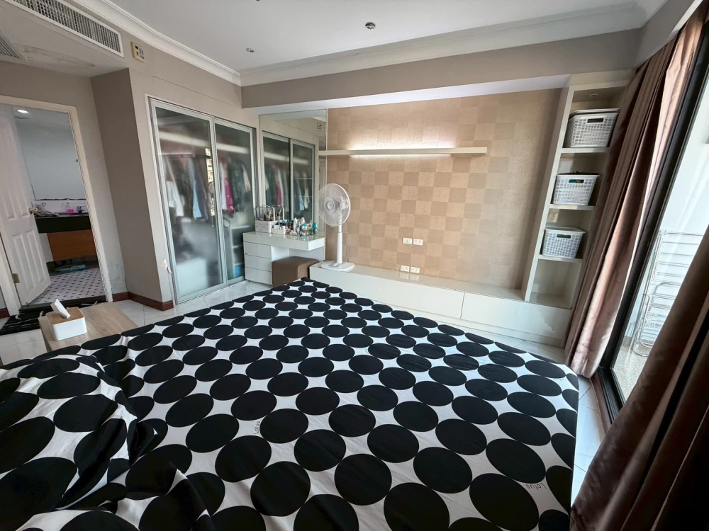 For Sale: Supalai Casa Riva Condo – Spacious, Beautiful & Clean Room