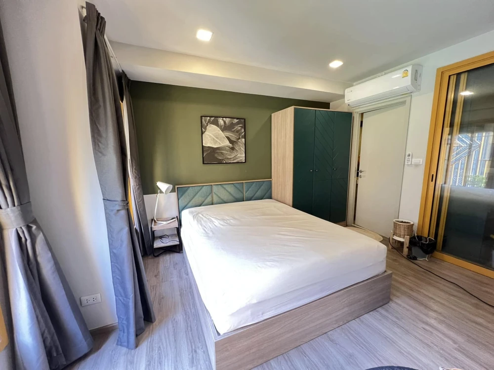 Condo for sale, The Base Sukhumvit 50, Studio room, Building B, 4th floor, fully furnished, just come and move in.