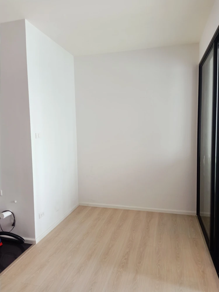 Condo for sale, A Space Mega, empty room, airy, clean, comfortable, swimming pool view, hurry and book before you miss out.