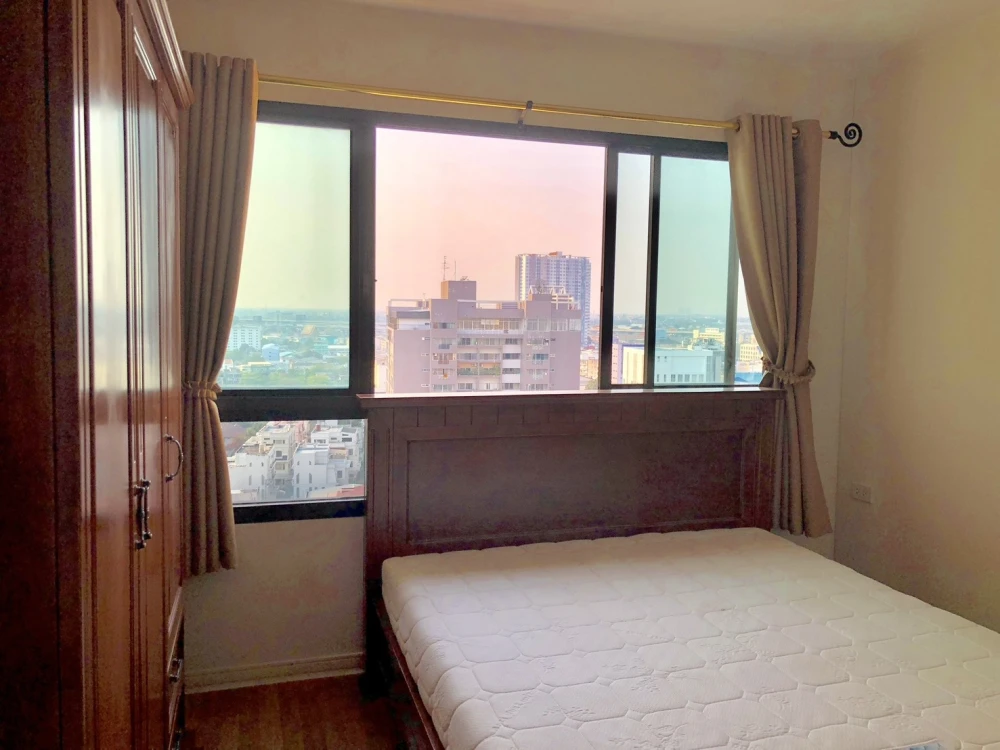 Condo for sale at Lumpini Place Pinklao 2. City view, bright and airy. Buy now!!