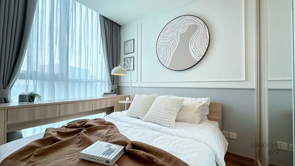 For sale!! Noble Revolve Ratchada 2 Condo, great location, 80 meters from the MRT Cultural Center. Newly renovated, very beautiful, great view. Don't