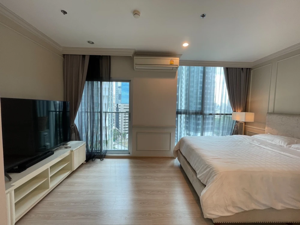 Condo for sale Noble Revolve Ratchada, 2 bedrooms, 2 bathrooms, 11th floor, fully furnished, ready to move in. Don't miss out!