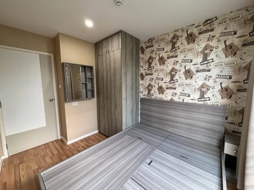 Condo for sale at Lumpini Place Bangna Km.3. Move-in ready, featuring built-in furniture and wallpaper throughout the unit. Book yours now!
