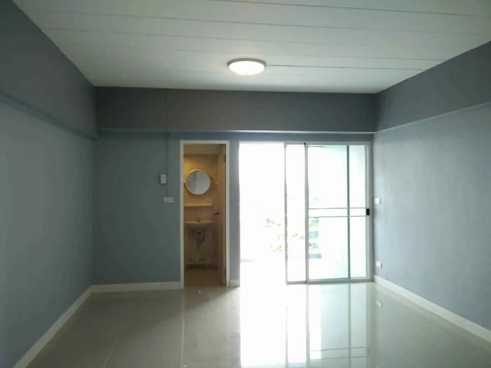 For sale: Khun Suk Ville Nawamin 157. Suitable for those who like peace, safety, and fresh air. It's a family-style apartment. Don't miss it.