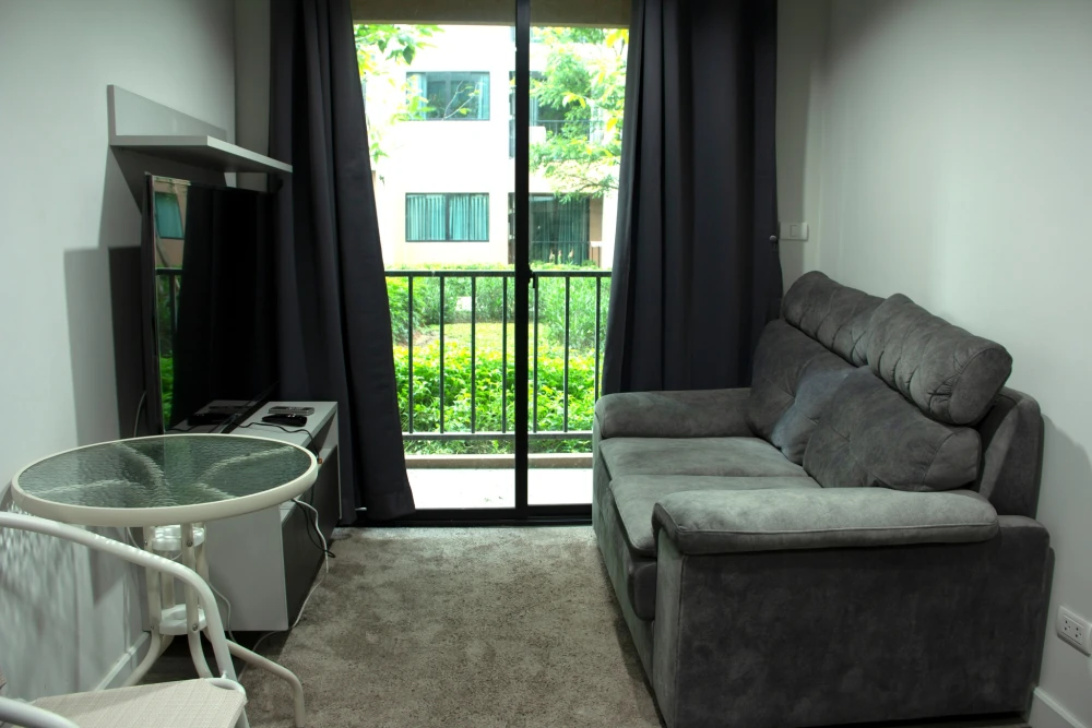 For sale: G Condo Sriracha, 1st floor, next to a very shady garden, fully furnished, hurry and reserve now.