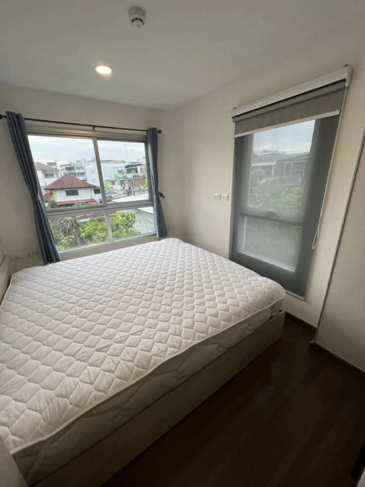 Selling a comfortable condo at Chewathai Hallmark Charan 13. Fully furnished and equipped with appliances. Book now!