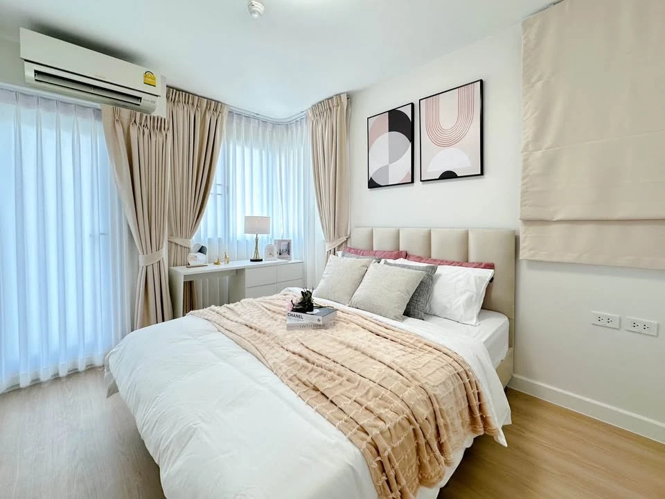 For sale: City Home Ratchada-Pinklao (Charansanitwong 95/1), lots of room space, beautifully decorated, partitioned, with sofa bed. Interested? Book n