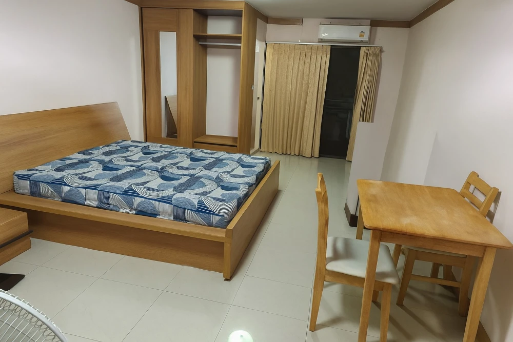 For sale: Champs Elysées Chaengwattana condo. Affordable price, good condition, and comes with stylish furniture. A must-see!