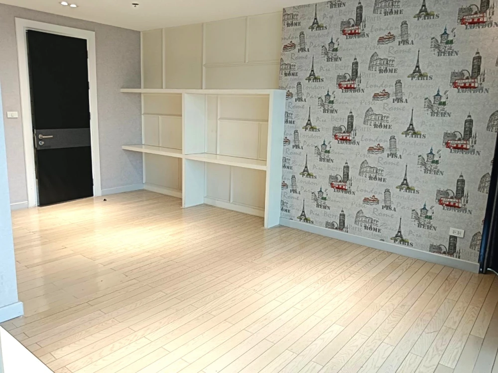 For sale: Nusasiri Grand Condo, spacious unit, ready to move in, fully furnished, high floor.