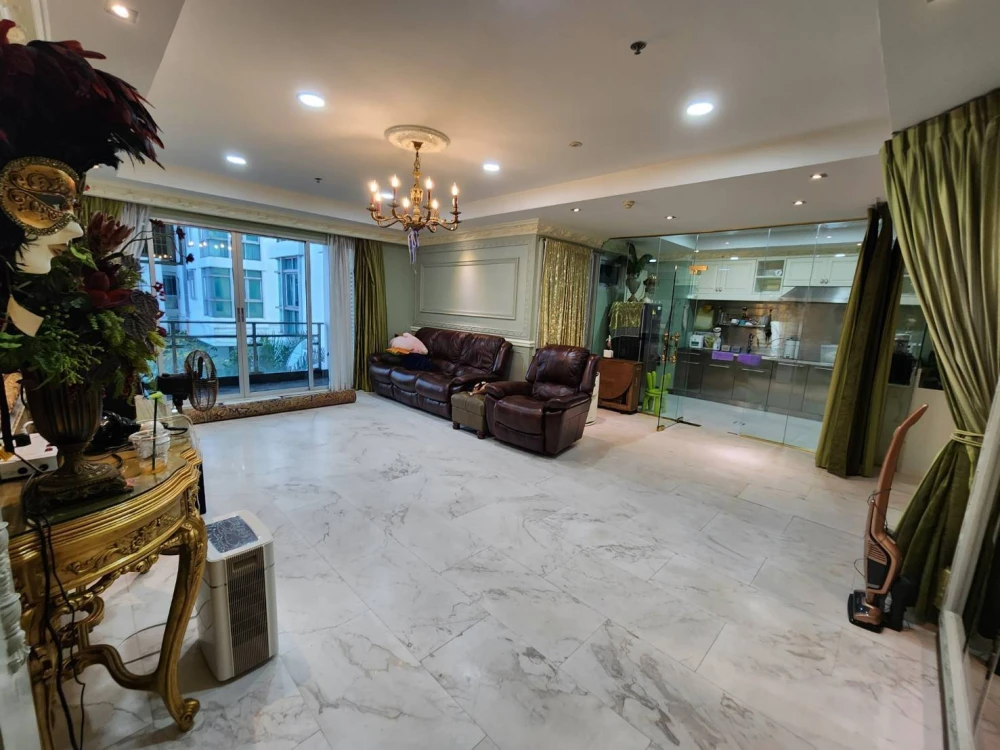 For sale: Nusa Siri Grand, corner room with privacy, lots of usable space. If you don't book, you'll regret it later.