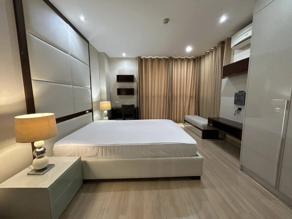 For sale: The Address Pathumwan, 4th floor, Building A, full facilities, just bring your own luggage and move in.