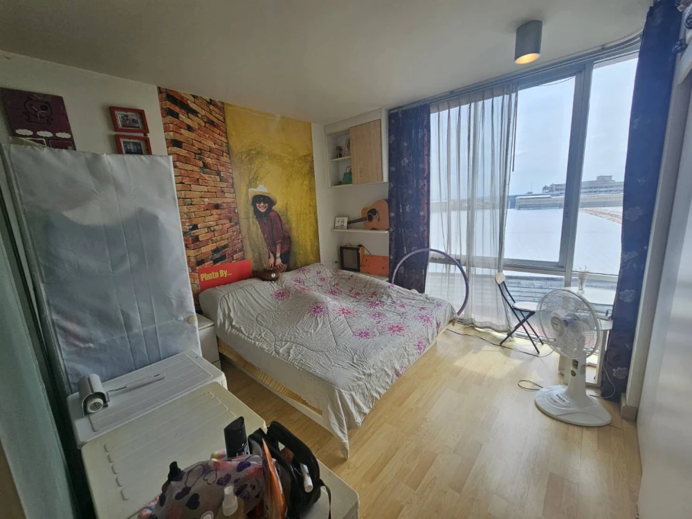 For sale: The Iris Rama 9-Srinakarin, built-in kitchen corner with complete set of furniture, just bring your own unit and move in.