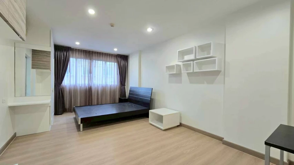 For sale: Dee Condo Ramintra, 2nd floor, beautiful room, fully furnished, ready to move in, reserve now, don't miss out.