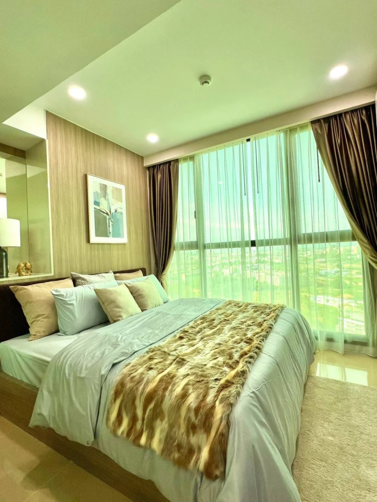For sale: Dusit Grand Condo View (Jomtien), 24th floor. Sea and city view, no obstructing buildings. Fully furnished with appliances. Ready to move in