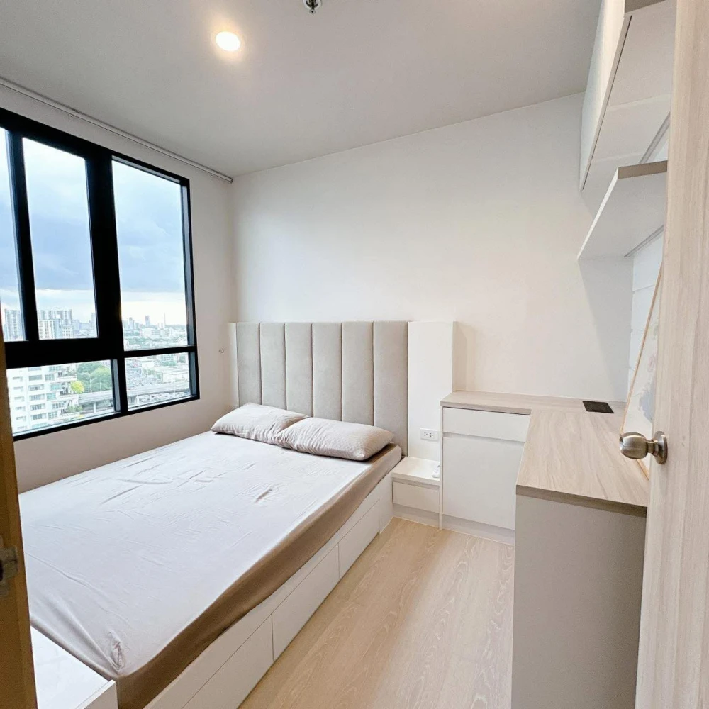 Selling New Noble Ngamwongwan condo. Spacious and comfortable living space. Book now before it's too late!!!