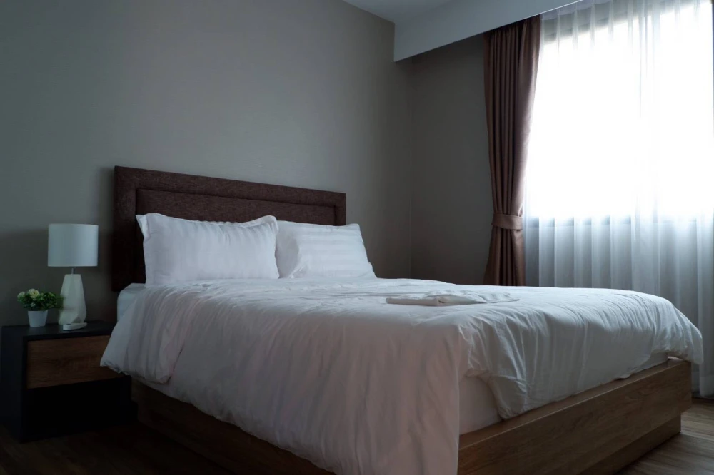 For sale: Blossom Condo @ Sathorn-Charoenrat, 60 sq m, spacious room, fully furnished.