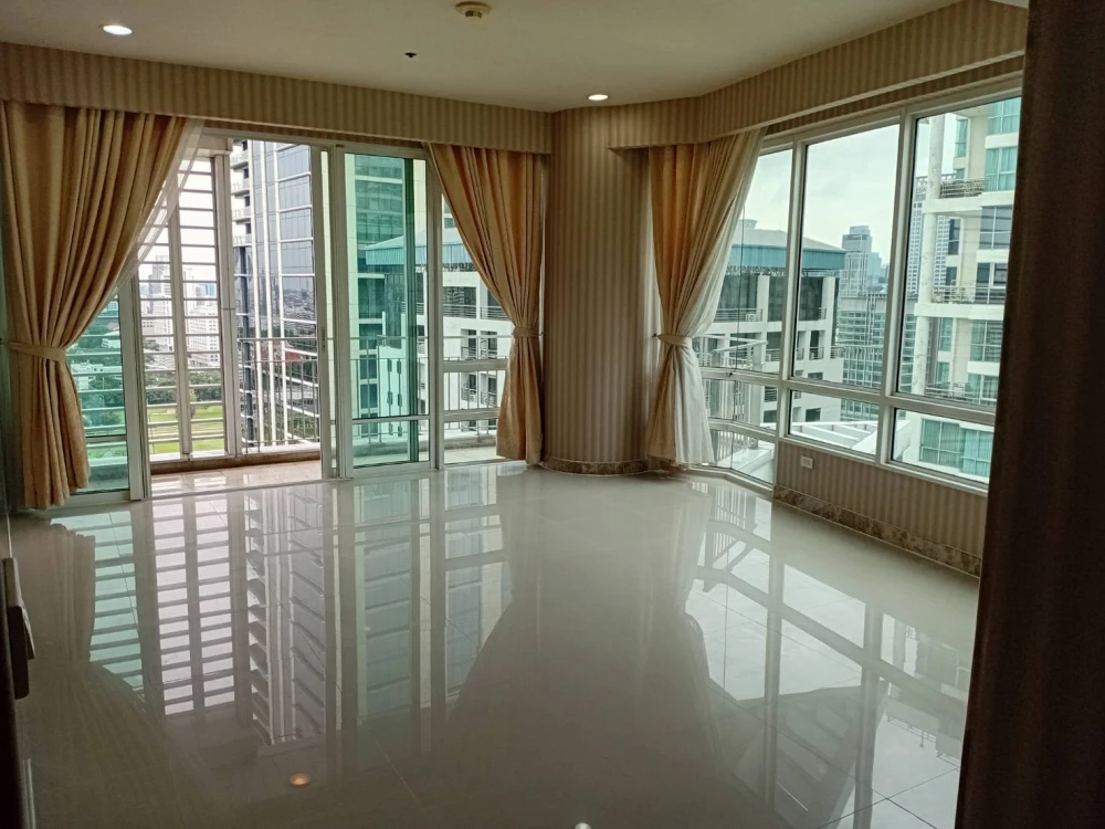 House for sale, Ratchaprasong, 22nd floor, very high, very spacious, quiet corner room, suitable for relaxation, book now.