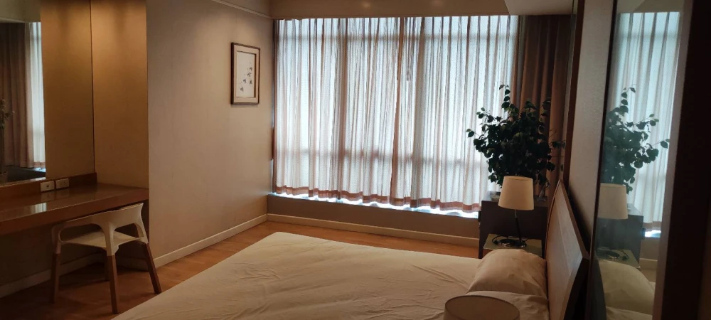 For Sale: Sathorn - Chao Phraya Township, High Floor (20+), Fully Furnished, Very Spacious. Move in now, don't wait!