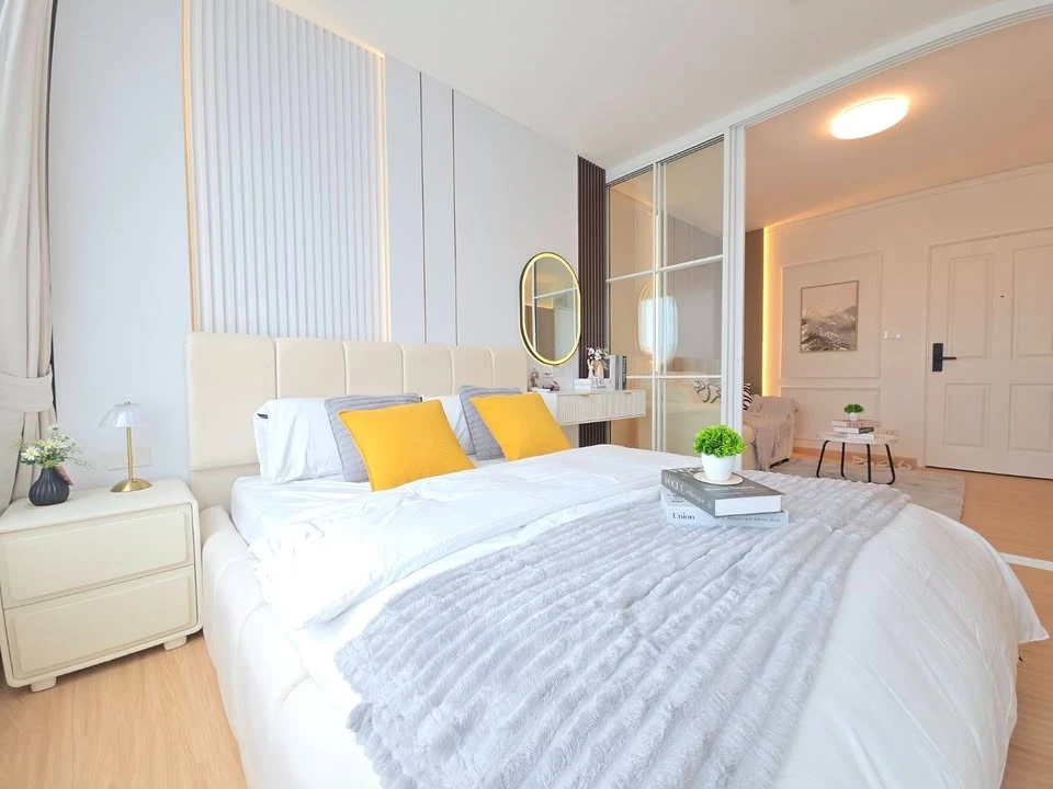 Plum Condo Nawamin for sale, 2nd floor, unobstructed view, fully furnished, separate kitchen area, ready to move in immediately.