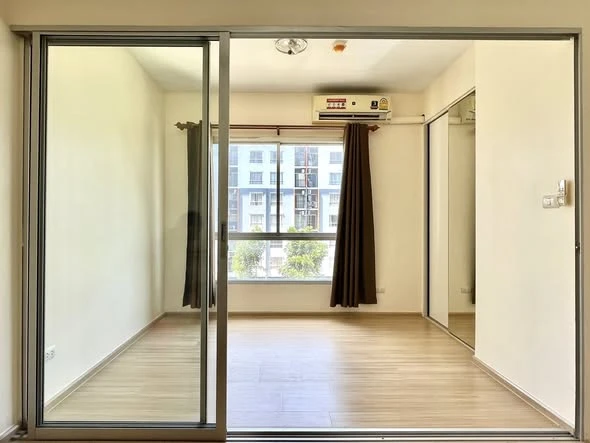 Plum Condo Bang Yai for sale. Unfurnished unit, low floor, very livable. Book now!