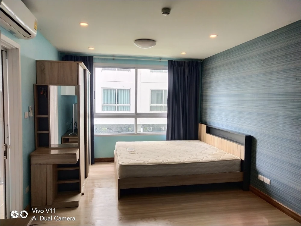 For sale: Plum Condo Phahon Yothin 89, with quality wallpaper, very comfortable blue color, complete with a set of furniture. Don't miss out!
