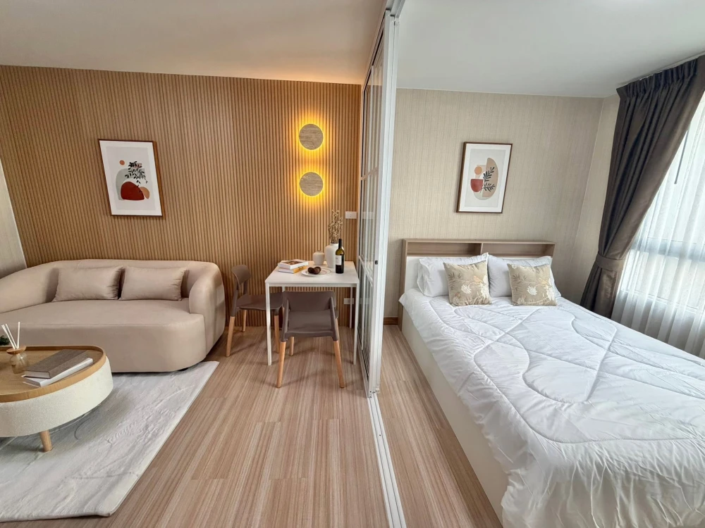 Plum Condo Phaholyothin 89 for sale. The unit is well-decorated, stylish, and very livable. Just bring your suitcase and move in!