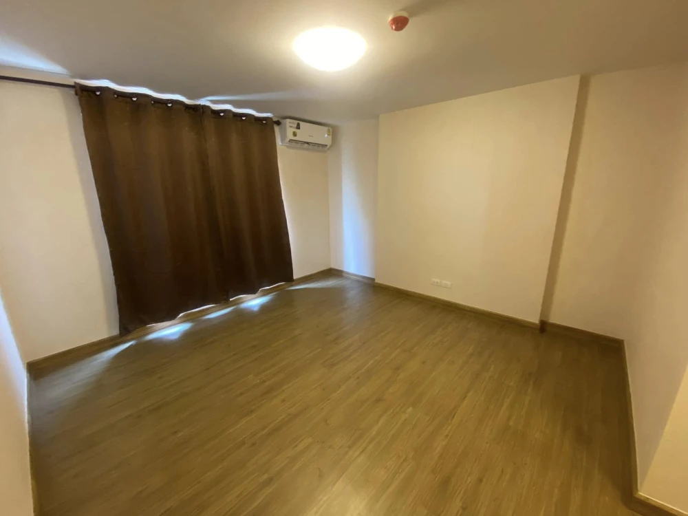 For sale: Plum Condo Phahon Yothin 89, empty room, reasonable price. For those who like to decorate their rooms, I must say that you must not miss thi