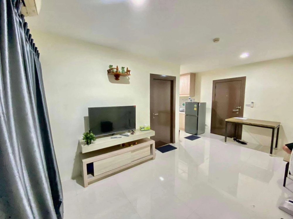 For sale: Park Siri Condo Resort Bangsaen, corner room, 7th floor, Building C, lots of usable space, comfortable and definitely not cramped. Hurry and
