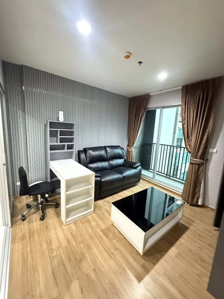 For sale: Fuse Chan-Sathorn, a very high floor unit with well-proportioned rooms. Reserve now, don't delay!