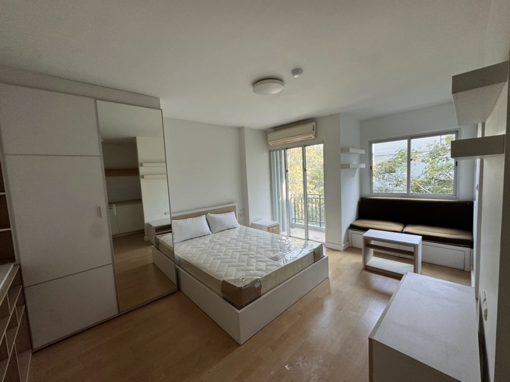 Selling My Condo Sukhumvit 81. Beautiful, quiet, and private unit. Buy now!!