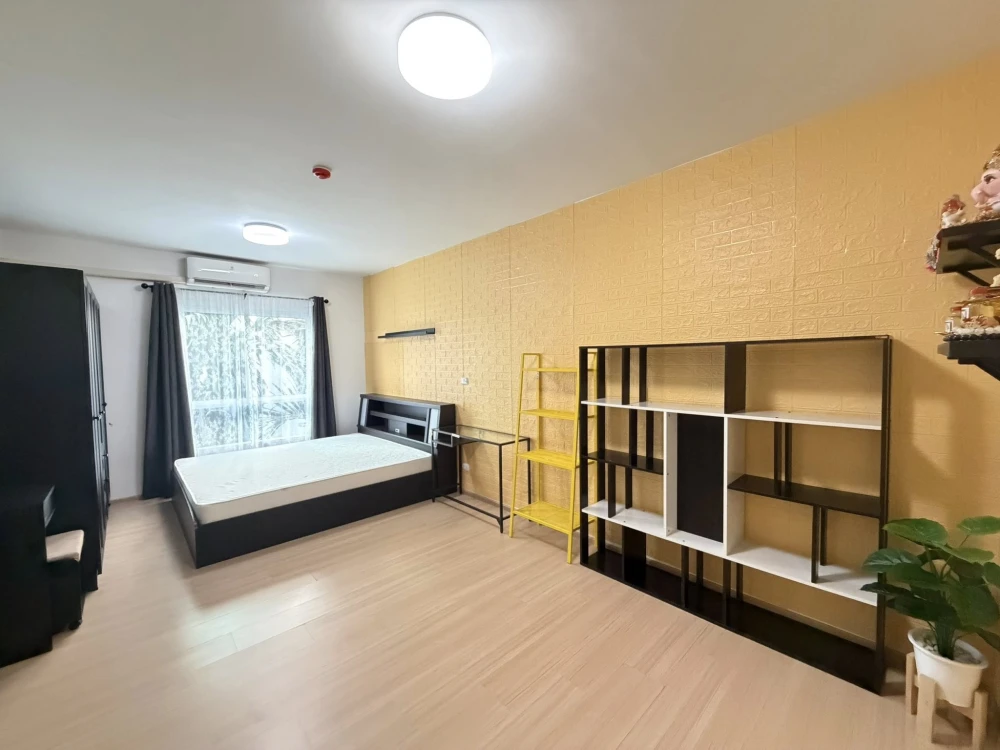 Selling a Unio Charansanitwong 3 condo, perfect for those seeking a quiet and private residence! All furniture shown in the pictures is included.