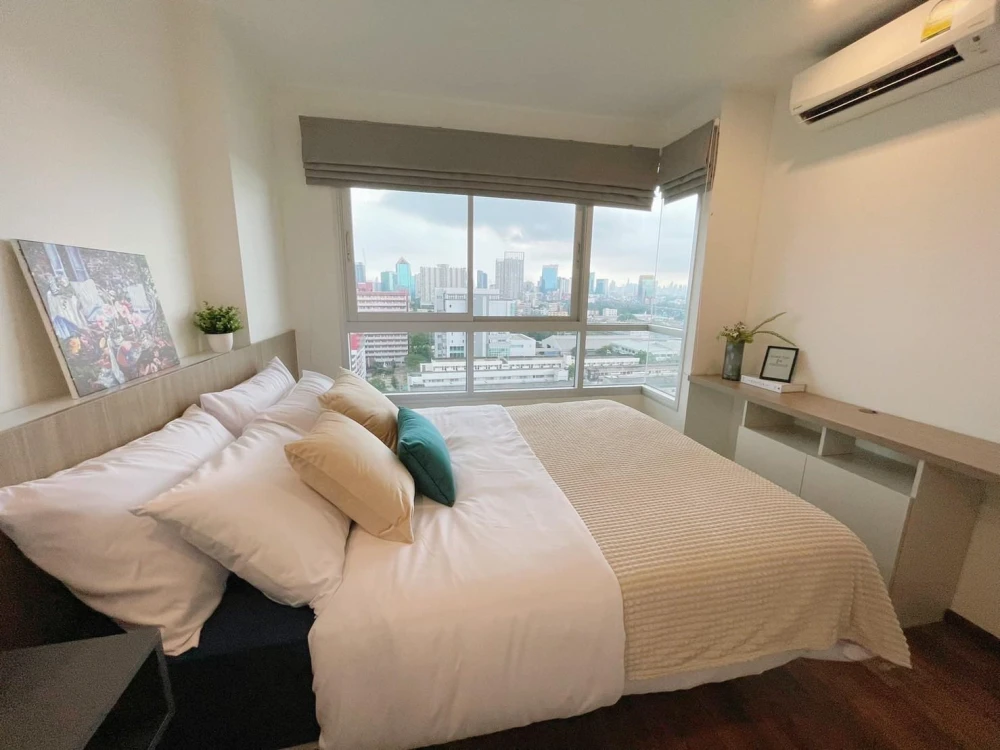 For sale or rent : U Delight Ratchavipa, high floor, very breezy, complete with electrical appliances and furniture. Book now, get it first.