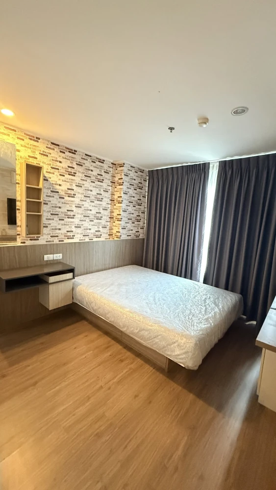 For sale: U Delight @ Talat Phlu Station. Located on the same floor as the common facilities, featuring built-in furniture and a bedroom with stunning