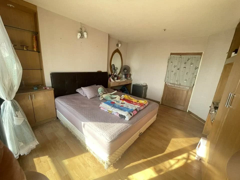 For sale: Ratchada Orchid, 2 rooms next to each other, open and airy city view, balcony not attached to any tall building on the side, hurry and reser