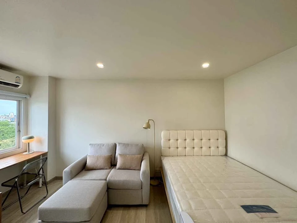 For sale: Ratchada Prestige, Lat Phrao 48, fully furnished, open view next to the canal, great atmosphere, 100% no worries about the view being blocke