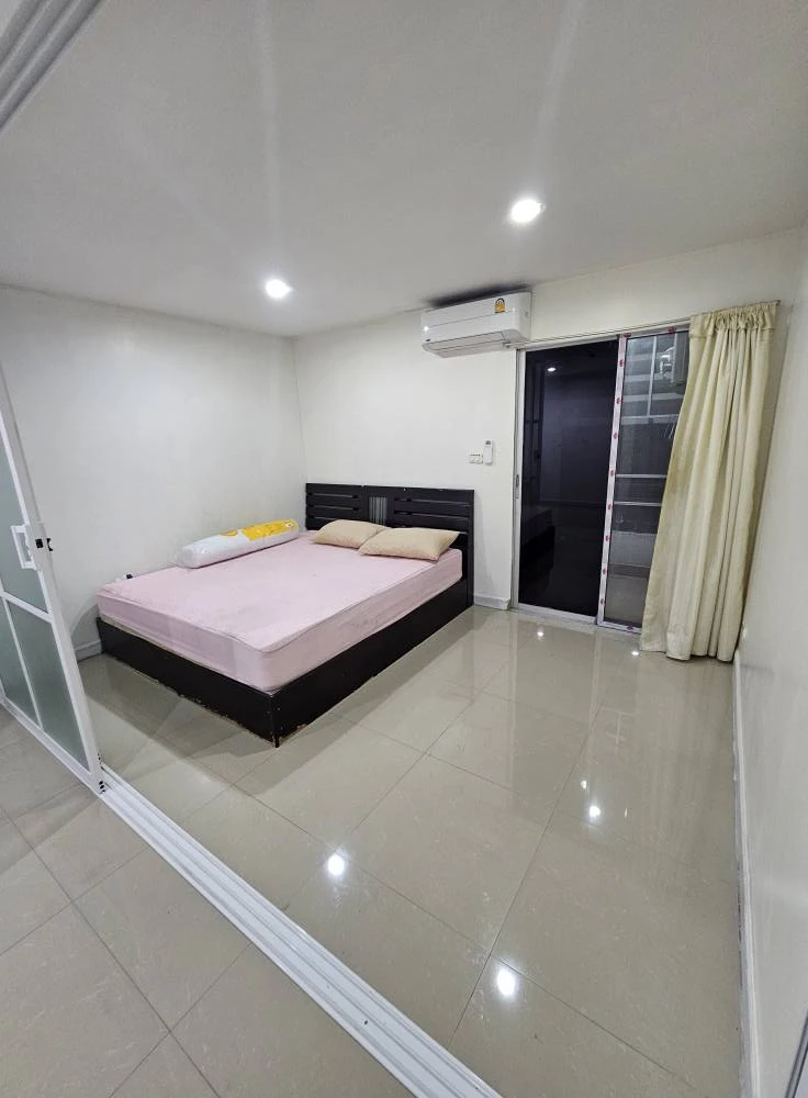For sale: Regent Home Phase 3 Phaholyothin 57, separate rooms, fully furnished, just bring your bag!