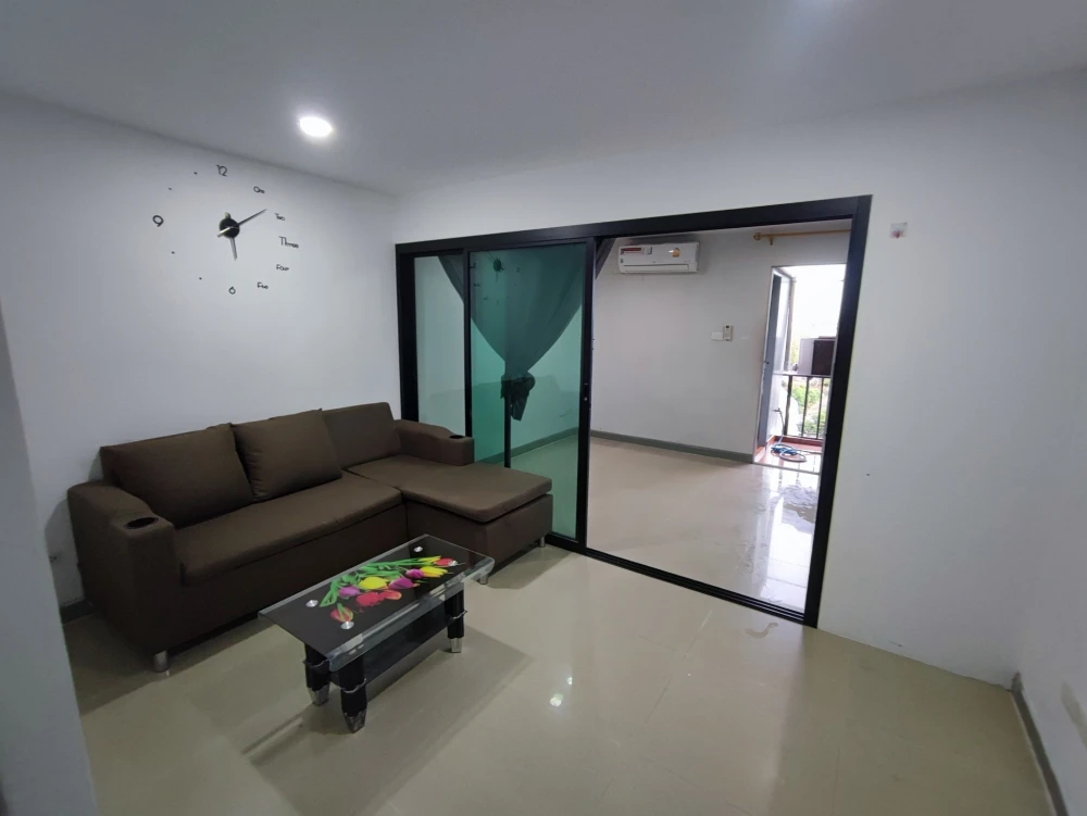 For sale: Regent Home 4 Sukhumvit 85, clean, airy room, comfortable, great location, book now and you won't be disappointed.