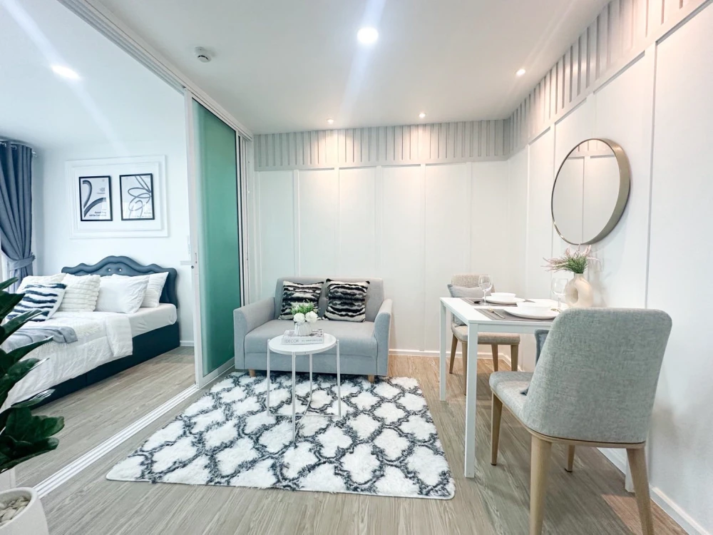 For sale: Regent Home Bang Son Phase 2, decorated in bright tones, simple but looks very good, fully furnished, must reserve.