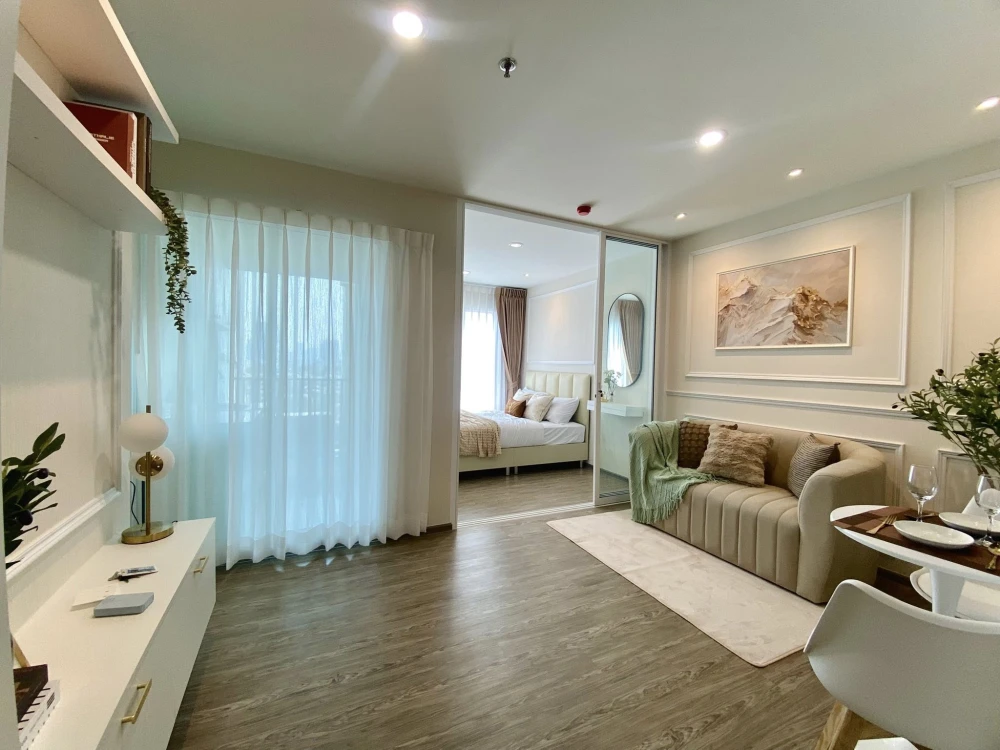 For sale: Regent Home Bang Son Phase 2, beautifully decorated room, balcony, very open view, separate kitchen, don't miss it.