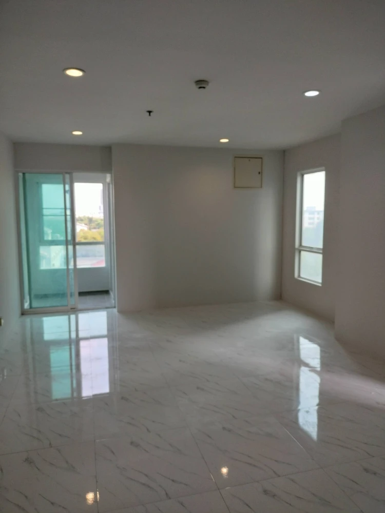 For sale: Regent Home Bangson Phase 2, Building D, 5th floor, combined unit. Unobstructed view, not next to the garbage room or elevator. Corner unit.