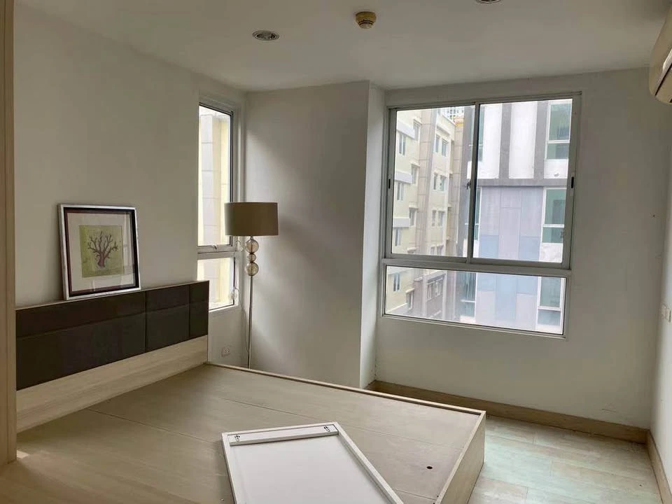 For sale: Levo Ladprao 18, 6th floor, corner room, good breeze, good feng shui, spacious area, comfortable living. Interested? Reserve now!