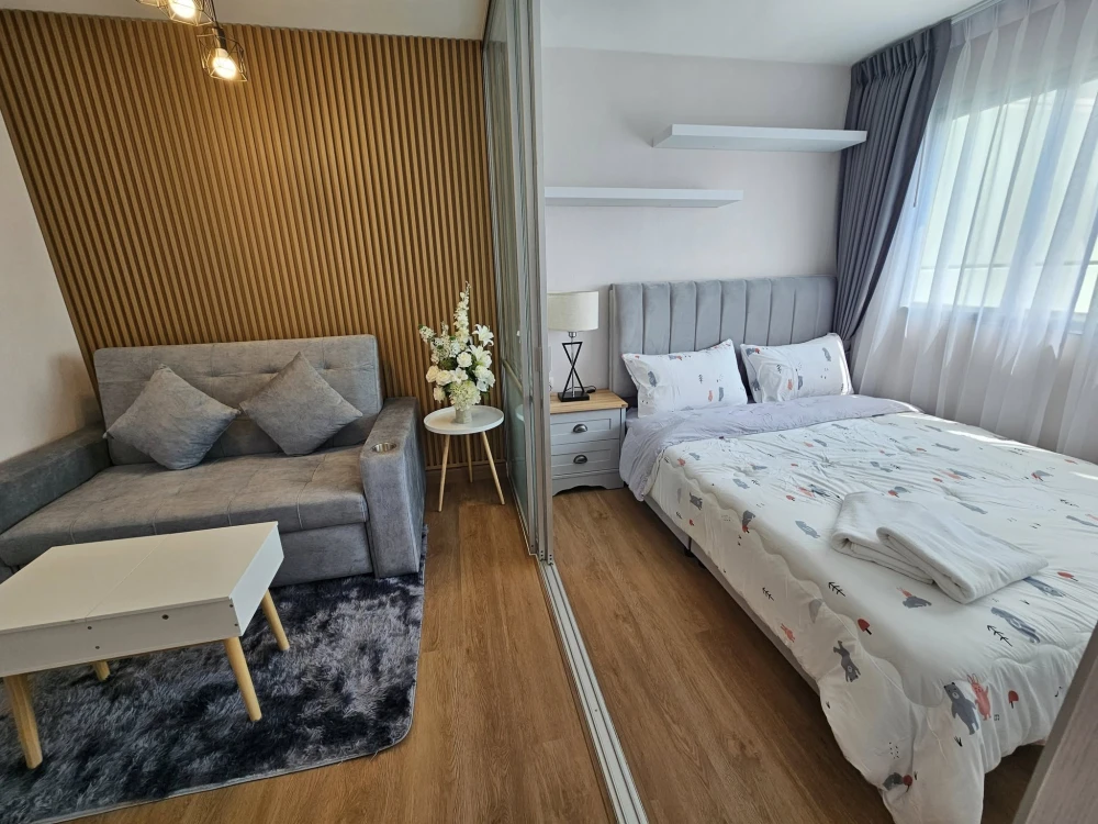 For sale: Lumpini Condo Town, North Pattaya, Sukhumvit, with balcony with pool and sea view, beautiful room, fully furnished, can you not reserve it?