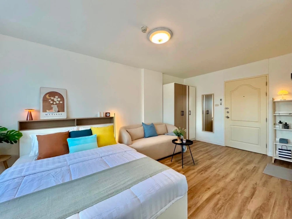 For sale: Lumpini Condo Town Rattanathibet, Building D1, 3rd floor, exterior view, fully furnished, very livable. Book now!