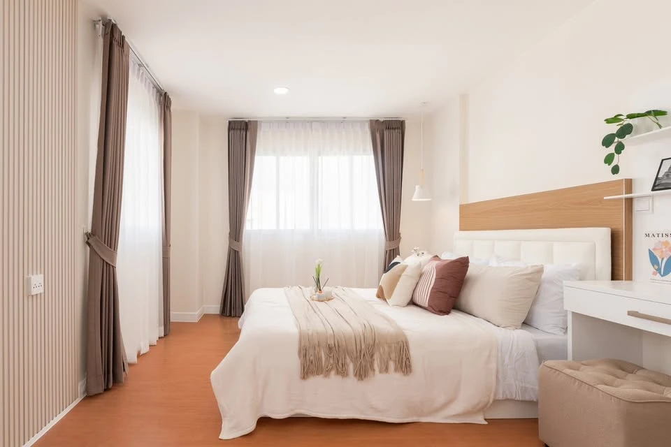 For sale: Lumpini Condo Town, Rattanathibet. A lovely room with minimalist decor. Just bring your bag and move in.