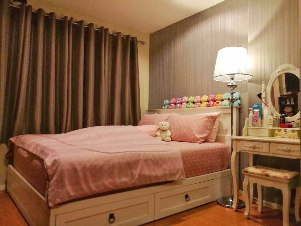 For sale: Lumpini Condo Town Ramintra-Lad Phrao Phase 2, decorated with wallpaper throughout the room and famous brand furniture. Don't miss out!