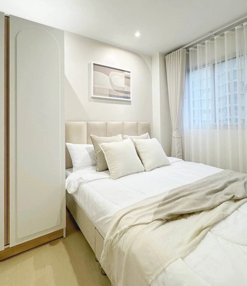 For sale: Lumpini Condo Town Ramintra - Nawamin, located in a quiet and private zone, decorated in bright tones, very pleasing to the eye. Must book.